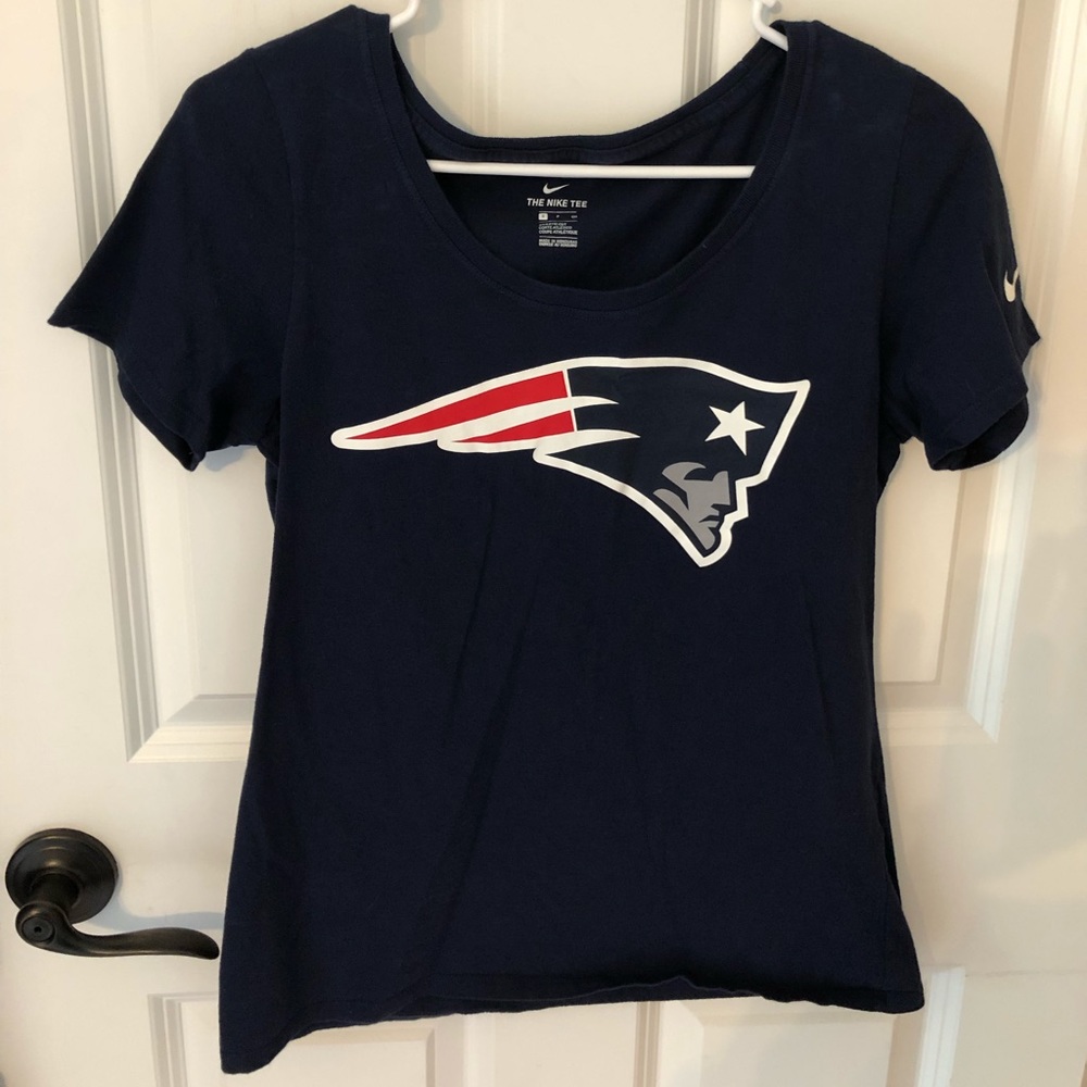 Nike Patriots Scoop Neck T-Shirt